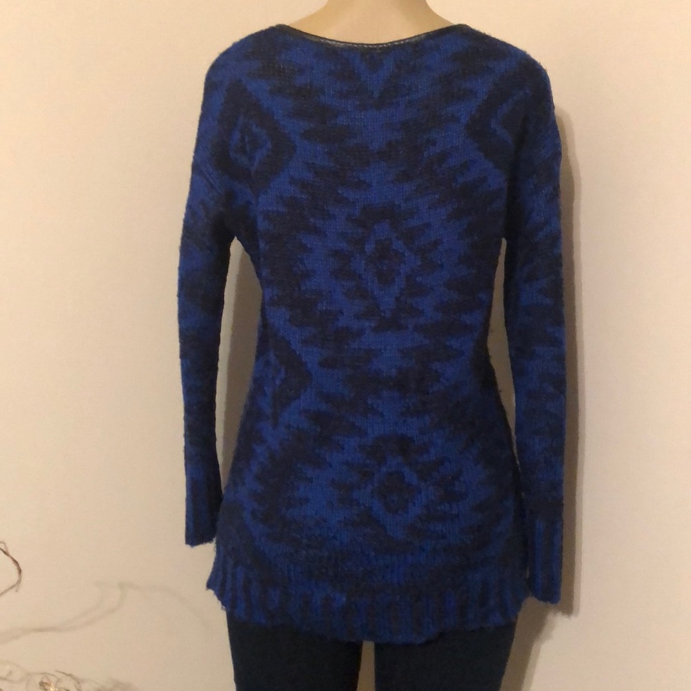 Blue Aztec sweater - Picture 2 of 8